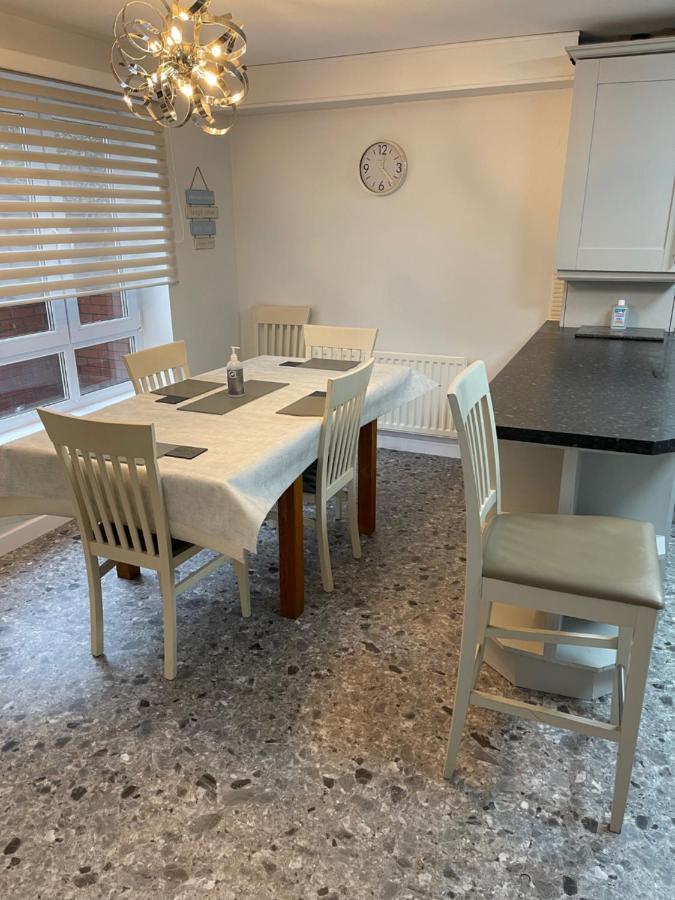 The Beeches - Serviced Duplex Apartment เชฟฟิลด์ ภายนอก รูปภาพ